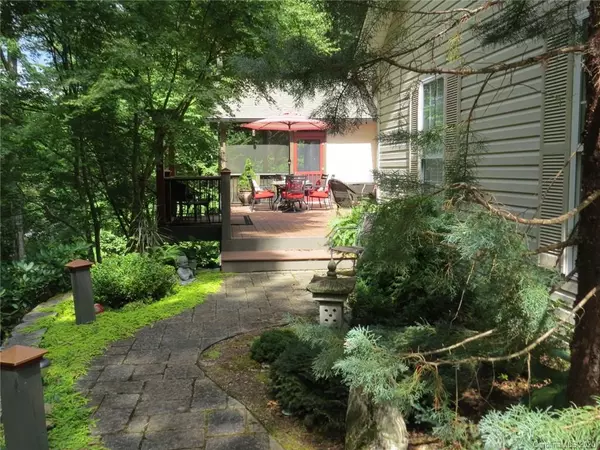 Pisgah Forest, NC 28768,300 Caroline LN