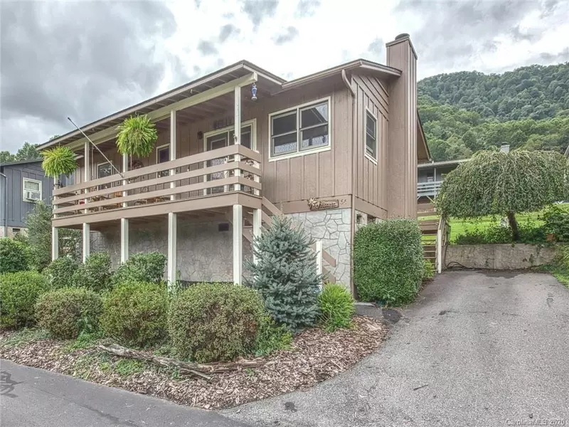 64 Boulder LN, Maggie Valley, NC 28751