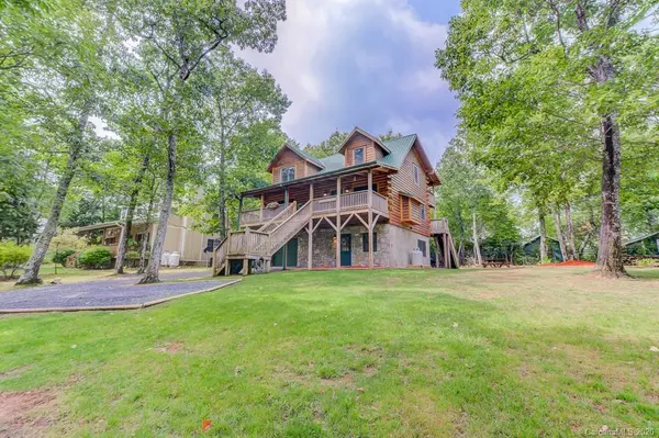 Maggie Valley, NC 28751,123 Chickadee LN