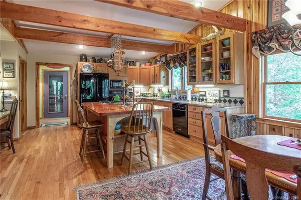 Little Switzerland, NC 28777,416 Witch Hazel DR