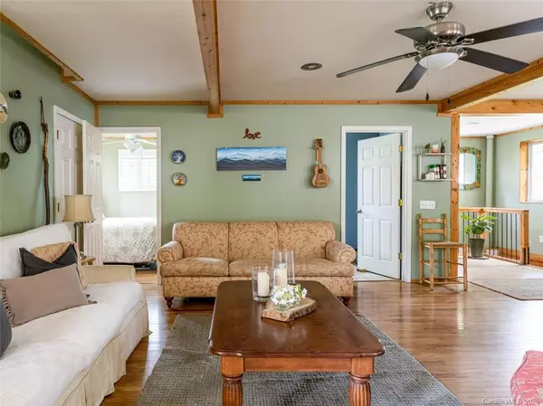 Swannanoa, NC 28778,6 Chestnut DR