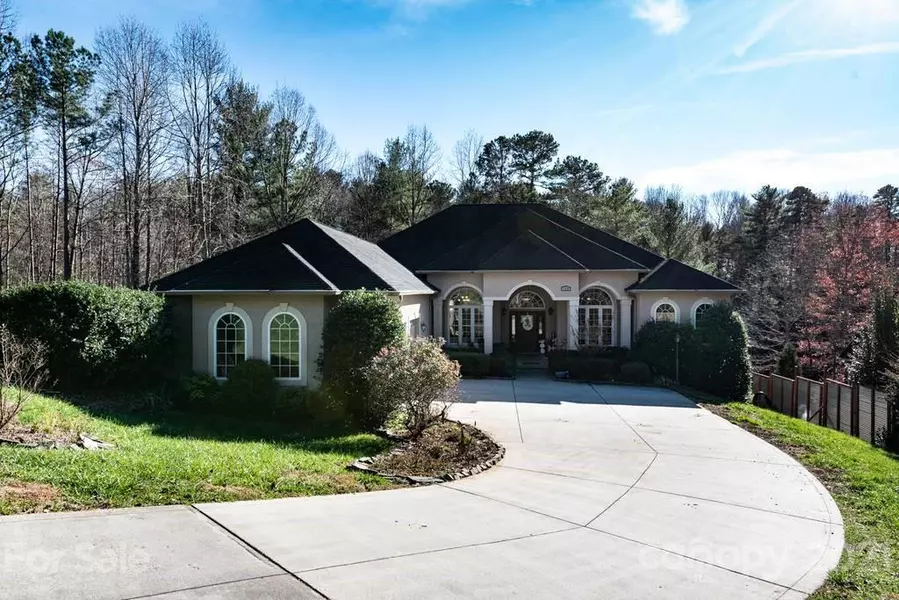 150 Edgewater CT, Granite Falls, NC 28630