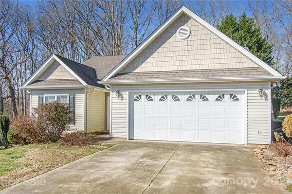 Conover, NC 28613,1824 Pipers Ridge CIR NW