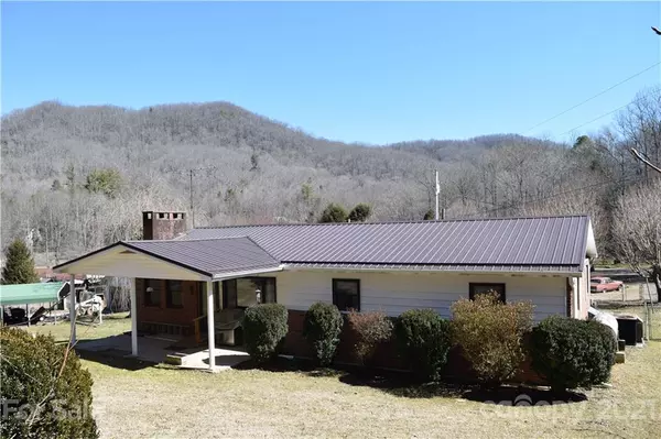 99 Jaffe RD, Rosman, NC 28772