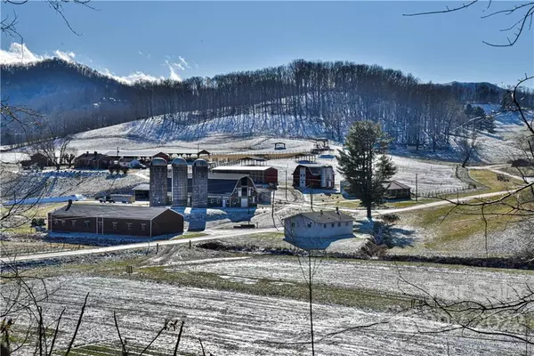 000 Raccoon RD, Waynesville, NC 28786