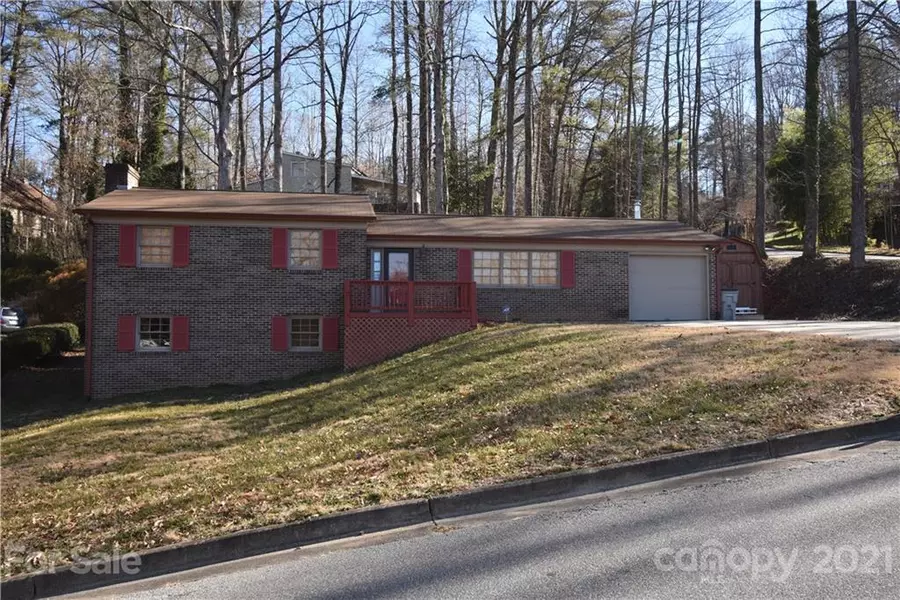 802 Devonshire CT, Lenoir, NC 28645