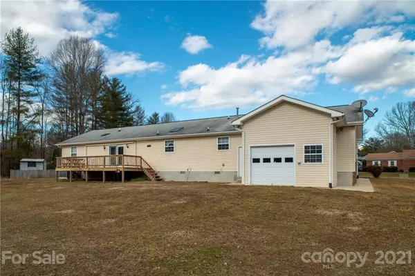 Horse Shoe, NC 28742,6 Meadow DR