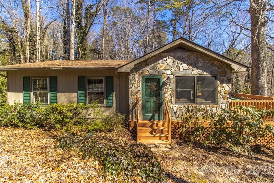 6 Angus LN, Asheville, NC 28805