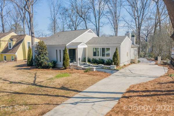 1817 Wandering Way DR, Charlotte, NC 28226