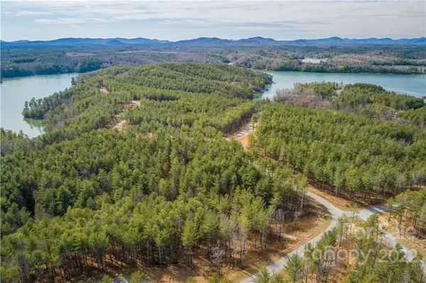 Nebo, NC 28761,597 Peninsula Reserve RD #34