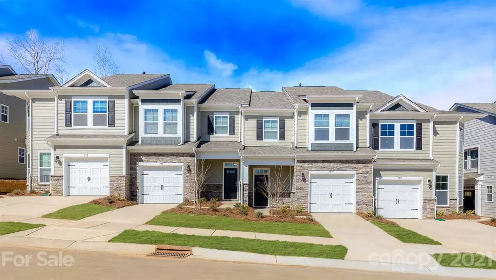 667 Cypress Glen LN, Lake Wylie, SC 29710