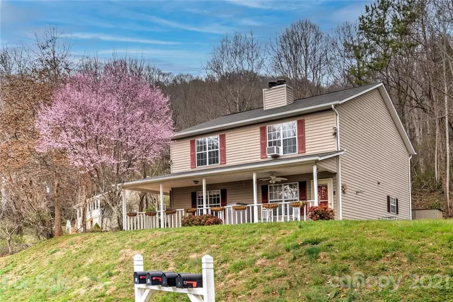 1 Rocking Porch RD, Asheville, NC 28805