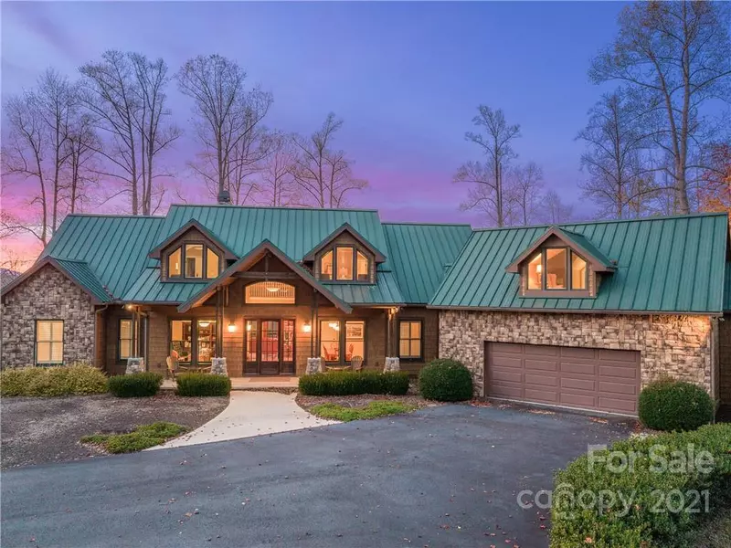 94 Southern Scenic HTS, Hendersonville, NC 28792