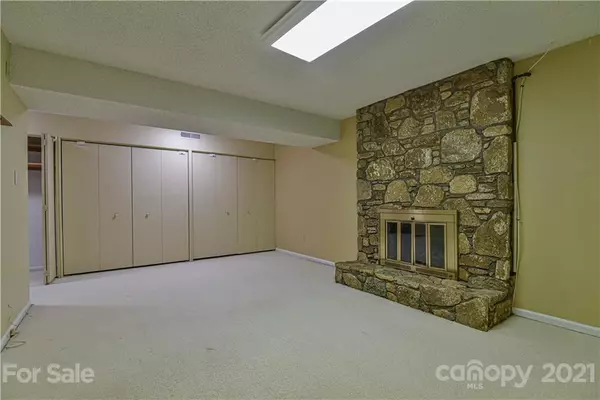 Arden, NC 28704,16 Chipping Green DR