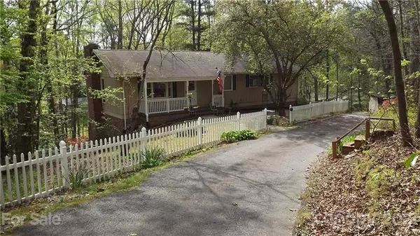 228 Robinwood TRL, Hendersonville, NC 28791