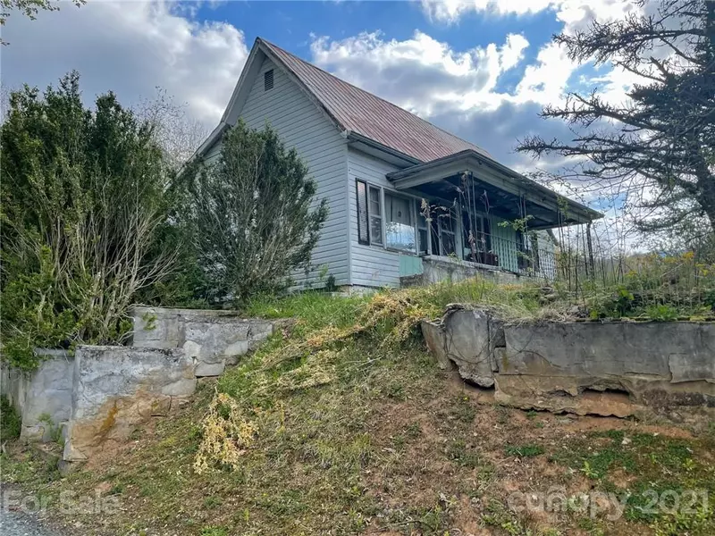 54 Jaimes LN, Bakersville, NC 28705