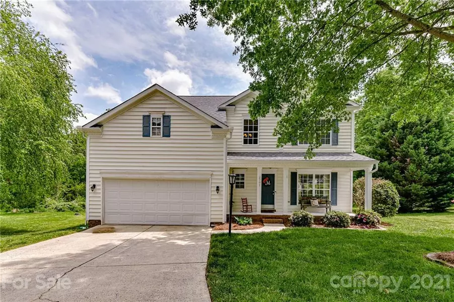 2701 Grosbeak LN, Charlotte, NC 28269