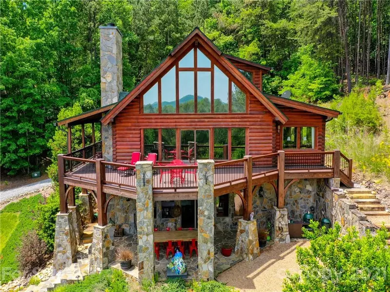 156 Cozy LN, Lake Lure, NC 28746