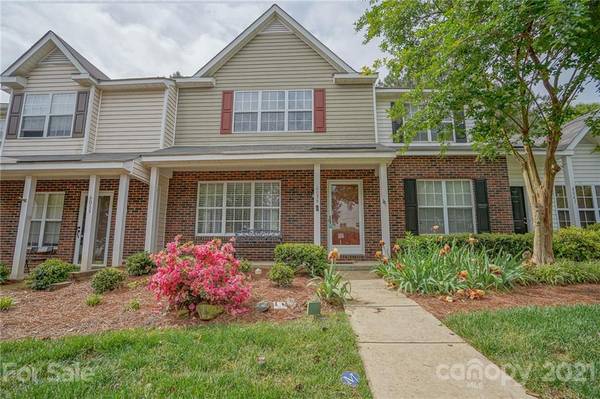 6039 Cougar LN, Charlotte, NC 28269