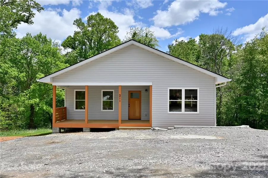 211 Sidewinder LN, Asheville, NC 28806