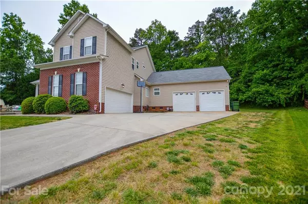 Mount Holly, NC 28120,109 Pine Bluff CT