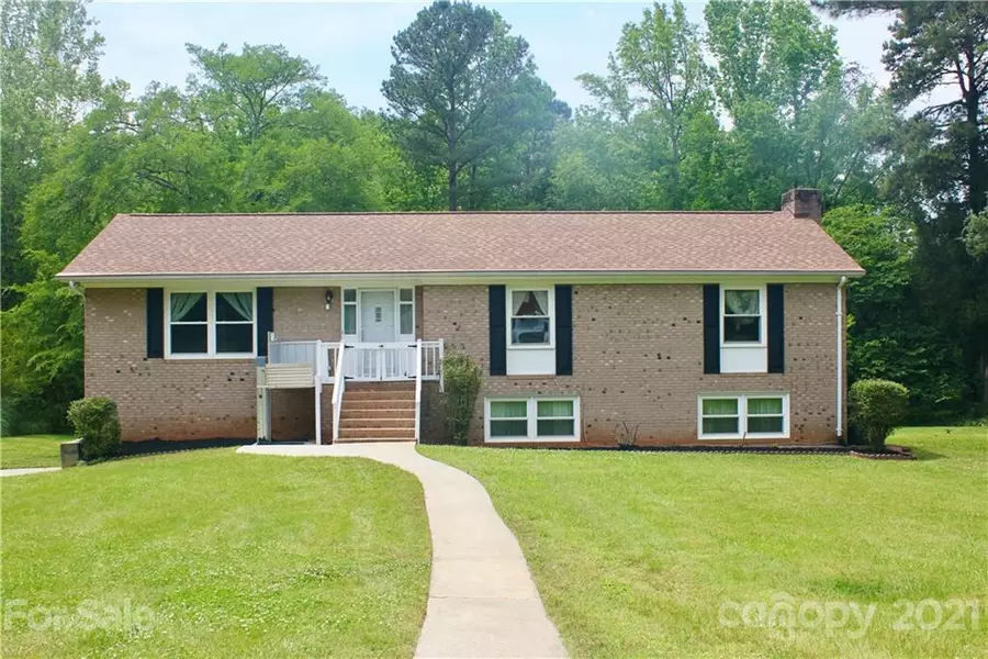 104 Bayberry DR, Salisbury, NC 28147