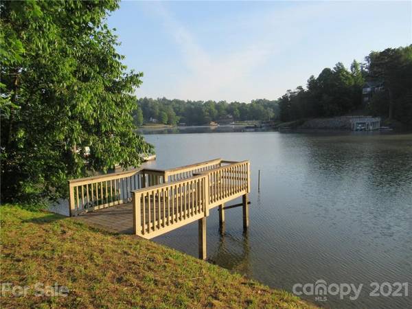 1581 Calls Lodge CT #24, Morganton, NC 28655