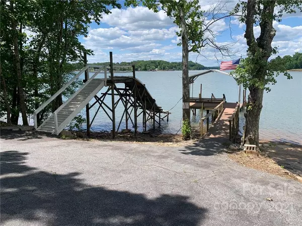 4686 Bear Cove RD, Catawba, NC 28609