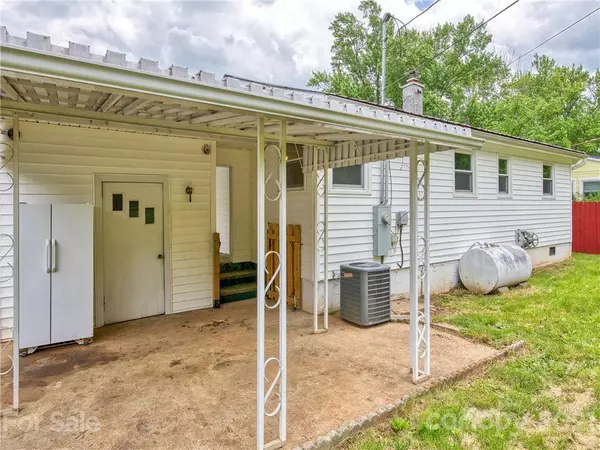 Waynesville, NC 28786,198 Shelton ST