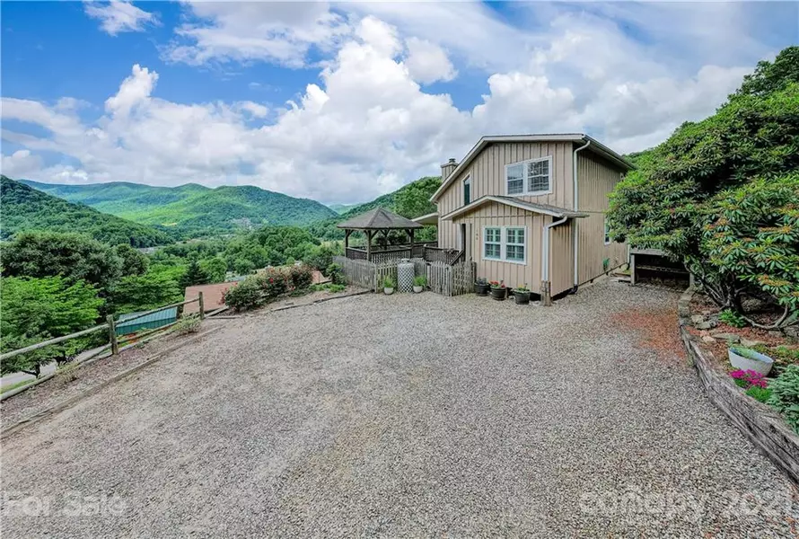 105 Hillside DR, Maggie Valley, NC 28751