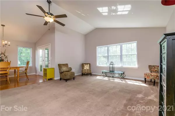 Hendersonville, NC 28739,314 Karla CIR