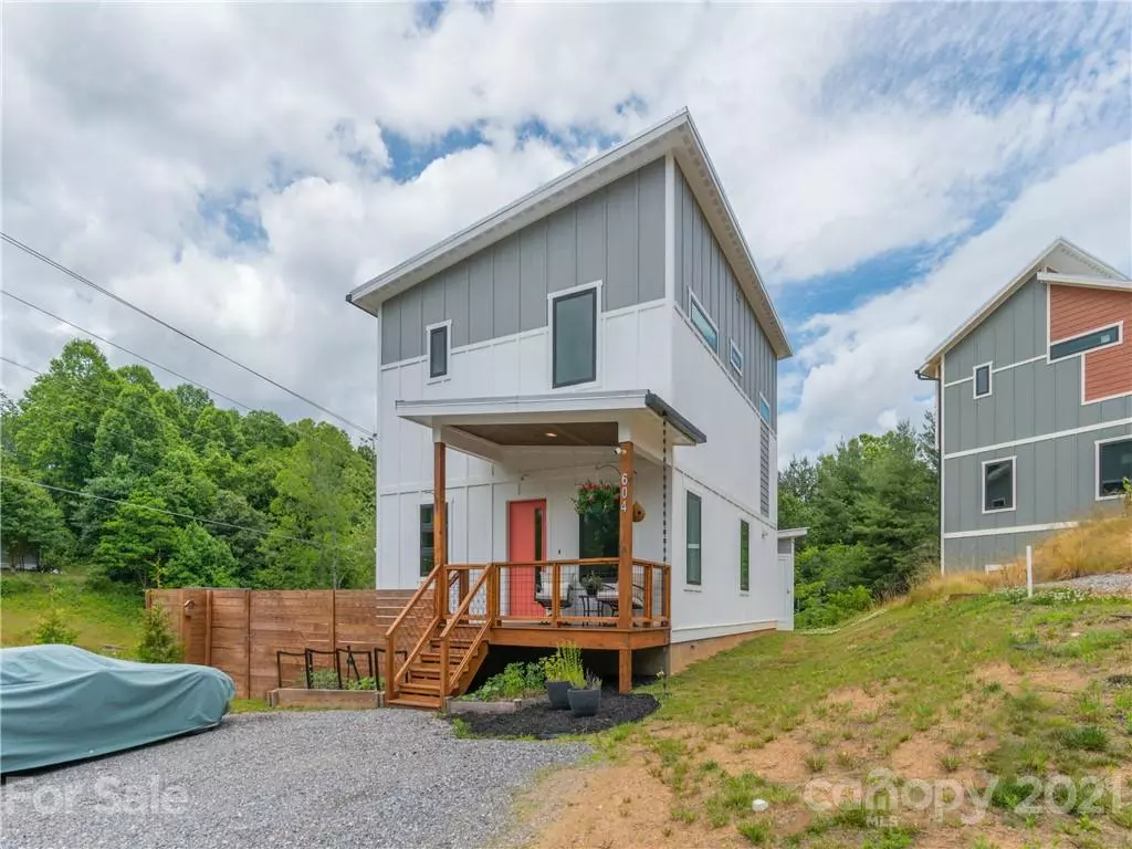 Swannanoa, NC 28778,604 Salem Heights LN