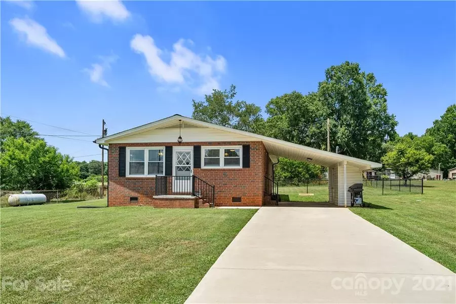 1258 Park CIR, Lincolnton, NC 28092