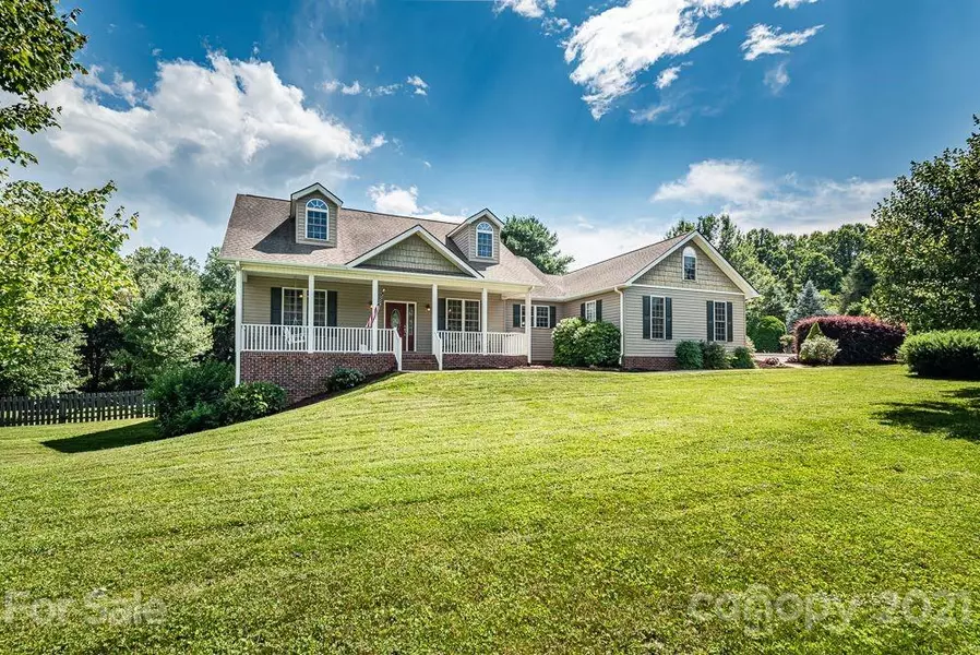 5 S Tupelo DR, Horse Shoe, NC 28742