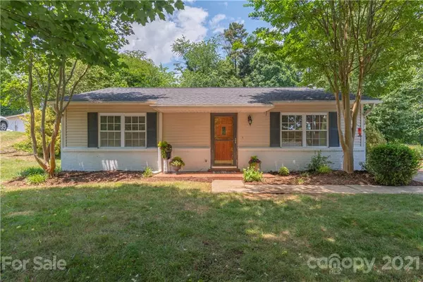 44 Tipperary DR, Asheville, NC 28806