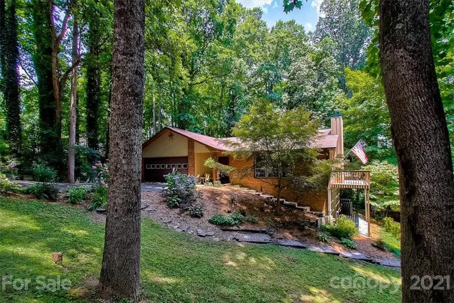 411 Overhill DR, Hendersonville, NC 28792