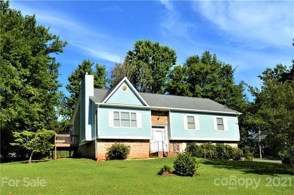 27 Hunters Creek LN, Granite Falls, NC 28630