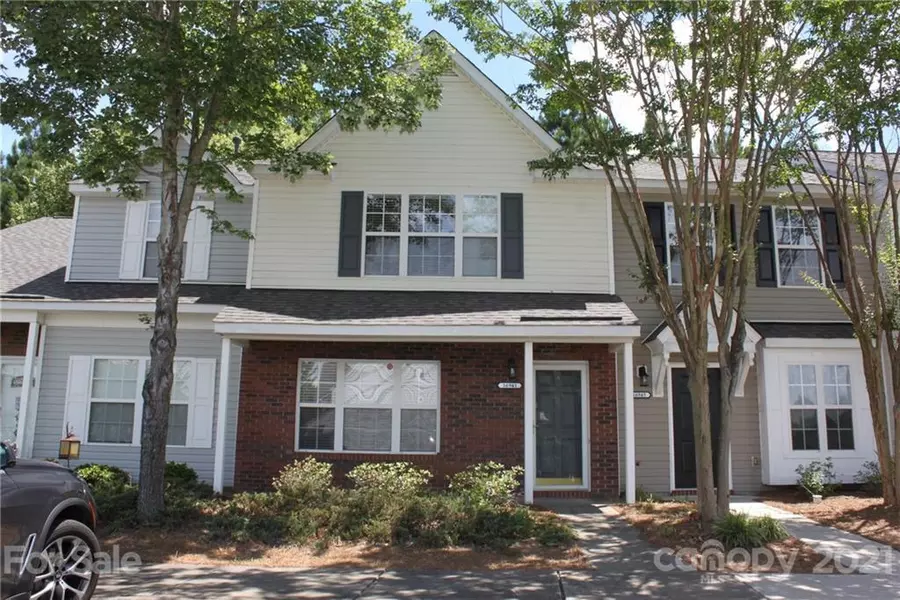 16941 Greenlawn Hills CT, Charlotte, NC 28213