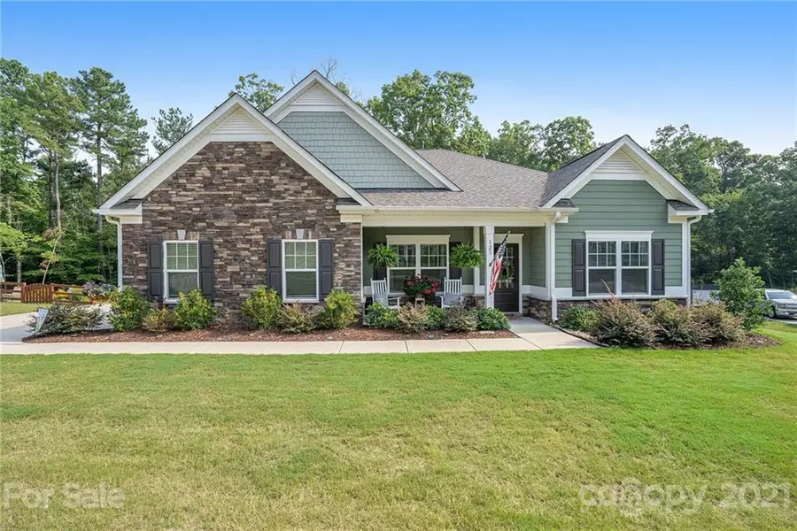 125 Bell Chase LN, Statesville, NC 28677