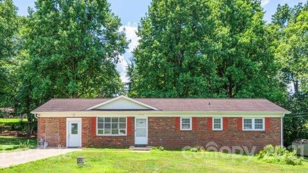 2430 32nd AVE, Hickory, NC 28601