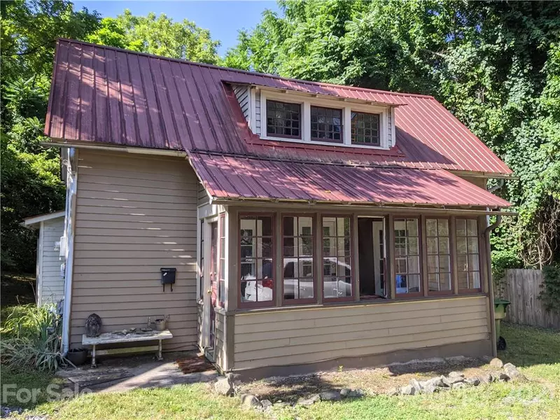 20 Claxton PL, Asheville, NC 28801