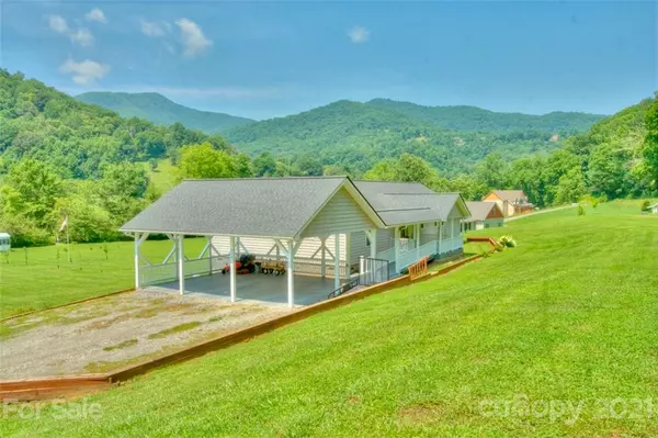 Whittier, NC 28789,235 Albritton LN