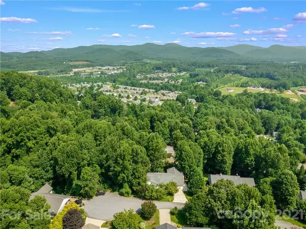 Hendersonville, NC 28792,106 Red Cedar DR