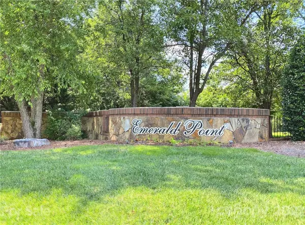 Charlotte, NC 28278,9809 Emerald Point DR #4