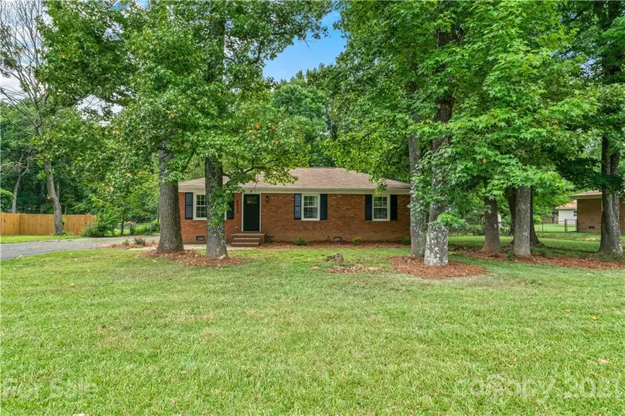 6032 Potter RD, Matthews, NC 28104