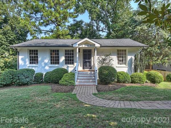 2207 Inverness RD, Charlotte, NC 28209