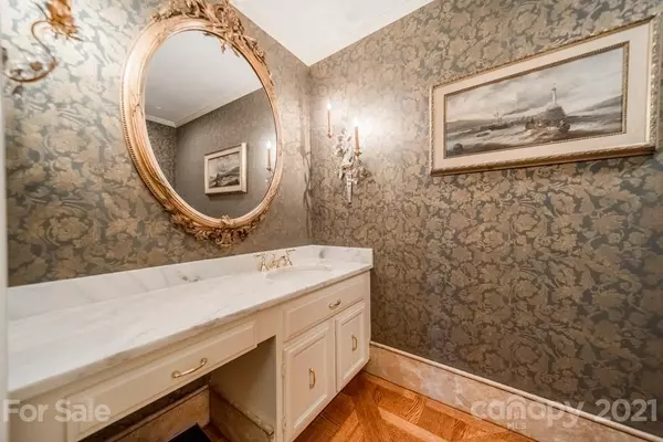 Charlotte, NC 28211,2633 Richardson DR #8D