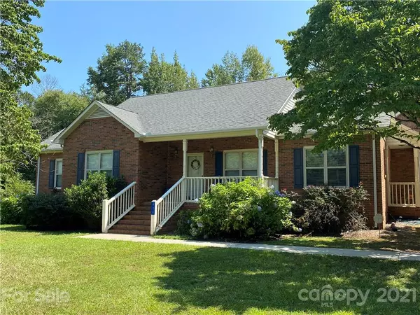 430 Three Oaks LN, Lancaster, SC 29720