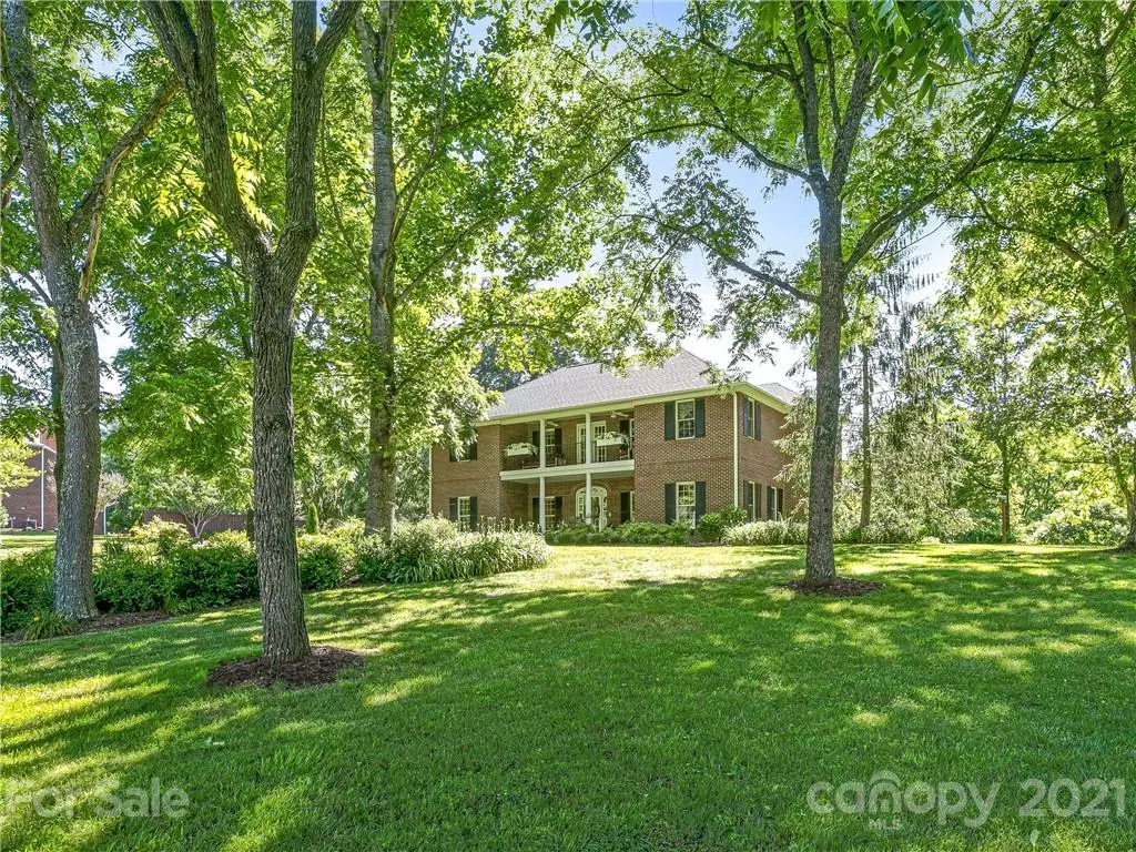 Fletcher, NC 28732,5 Walnut LN