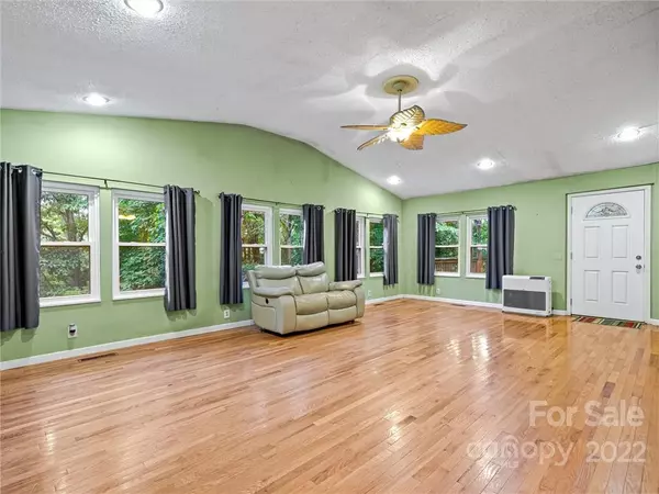 Fairview, NC 28730,5 Medford DR